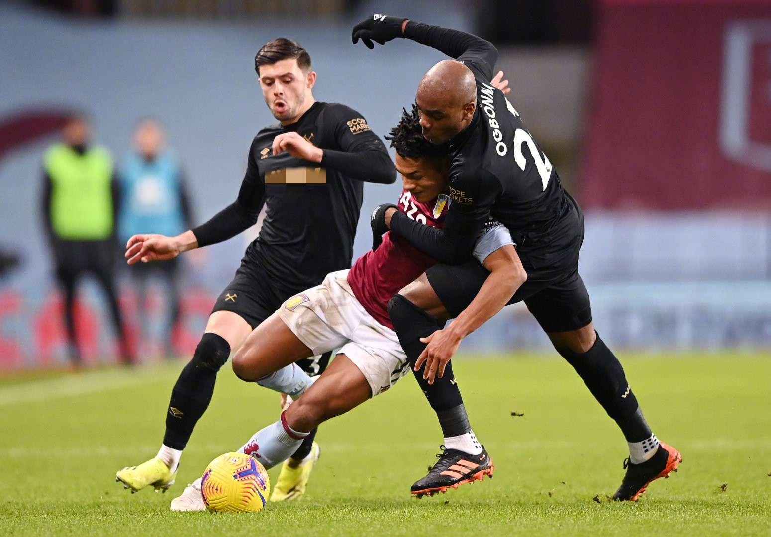 充满悬念与 充满悬念与